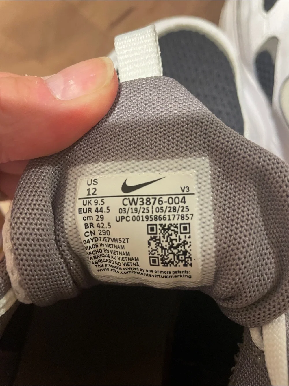 Nike Women's White Black and Gray Athletic Sneakers